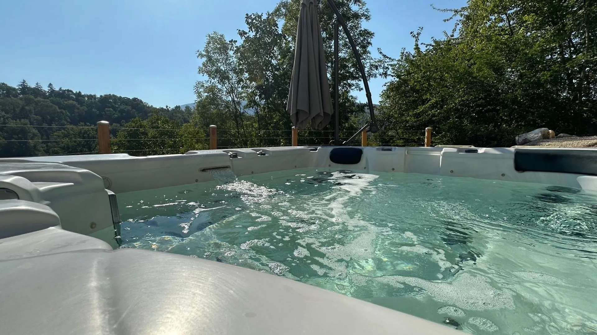 River Villa With Amazing View + Jacuzzi, Garden, Forest Access Vetraz-Monthoux